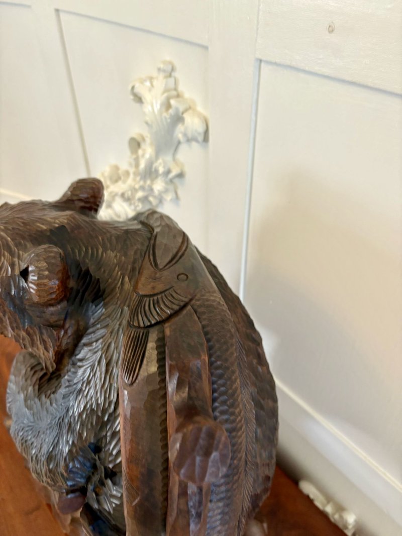 Large Antique Edwardian Quality Carved Linden Wood Japanese Bear Carrying a Fish - Image 8